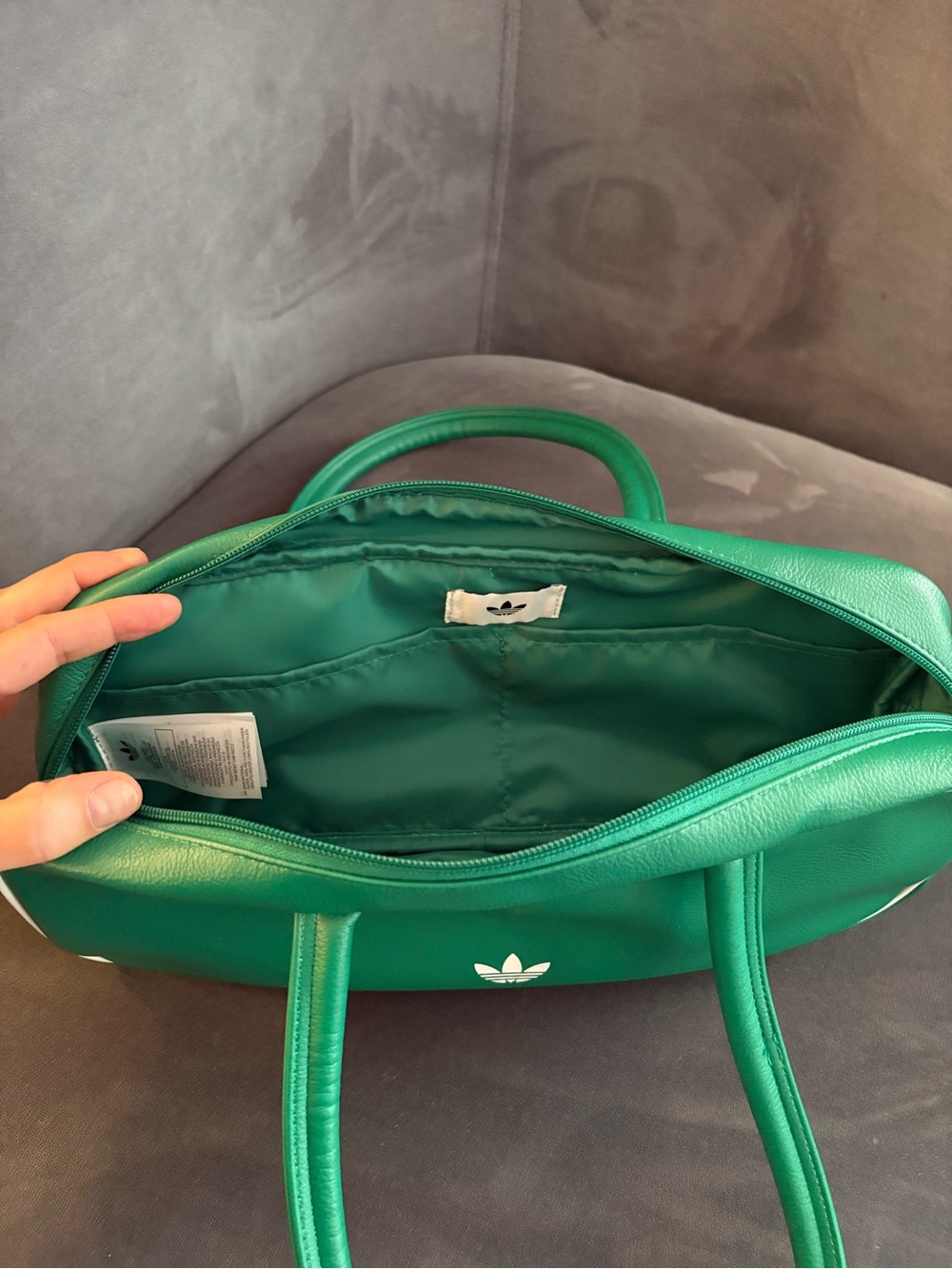 NWT! Adidas Airliner Green Shoulder Bag with White Trim - Picture 2 of 4